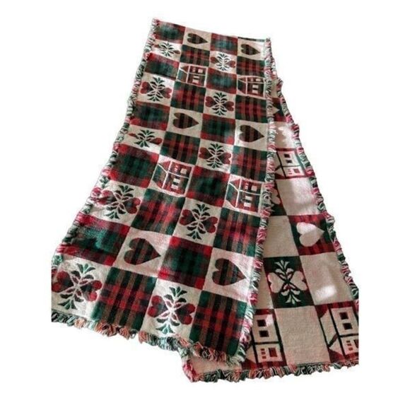 Vintage heart tapestry tree Table Runner - Picture 2 of 9